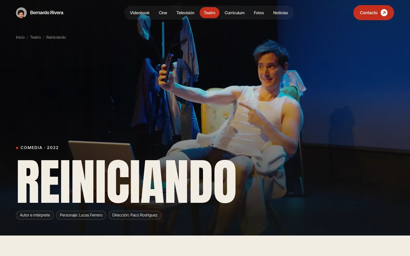 Página de la obra de teatro Reiniciando en el sitio de Bernardo Rivera