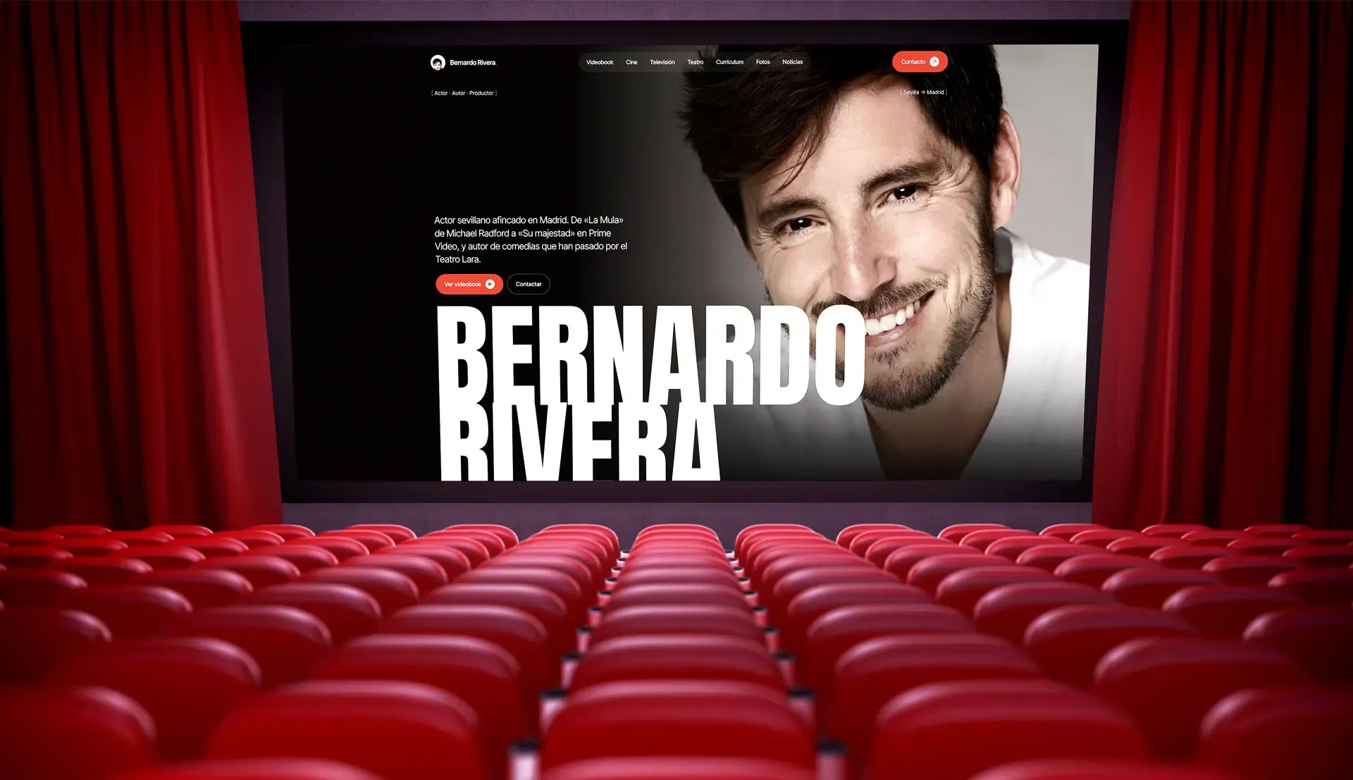 Sitio web de Bernardo Rivera proyectado en la pantalla de un cine